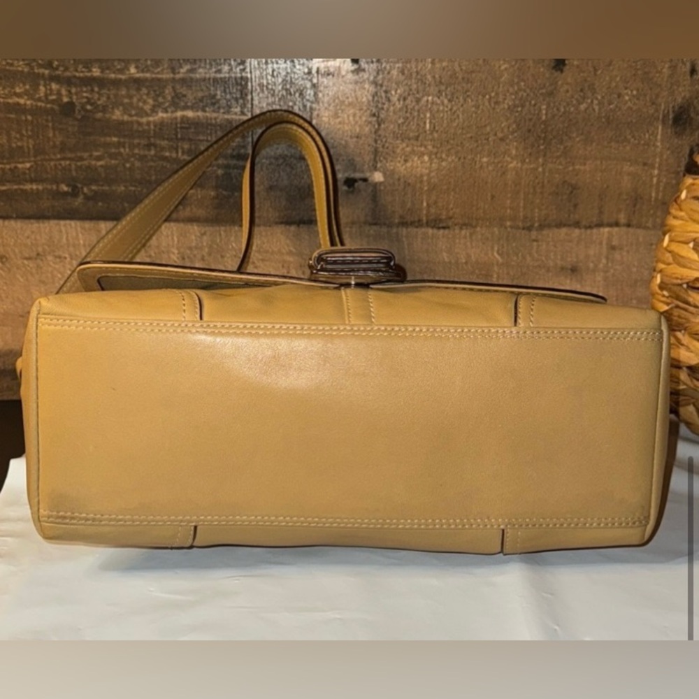 EUC Vintage Coach F11196 Leather
Hampton Tan Shoulder/Crossbody Bag - Picture 6 of 9